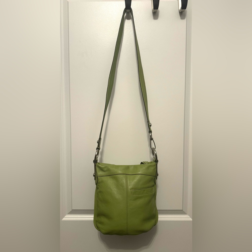 B Makowsky Bright Green Pebble Leather Convertible Crossbody/ Shoulder Bag - Picture 4 of 11